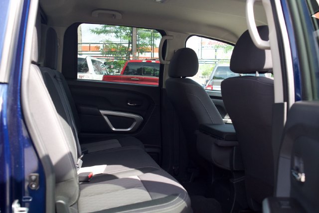 Used 2023 Nissan Titan 4x4 Crew Cab image 18