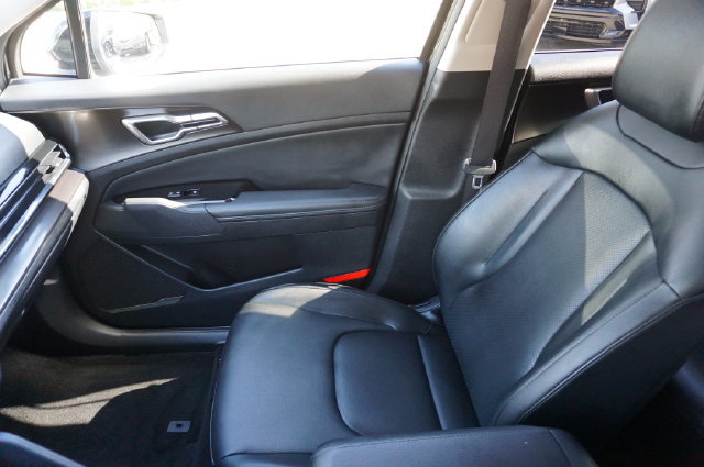 Used 2025 Kia Sportage EX w/ Premium Package FWD image 32