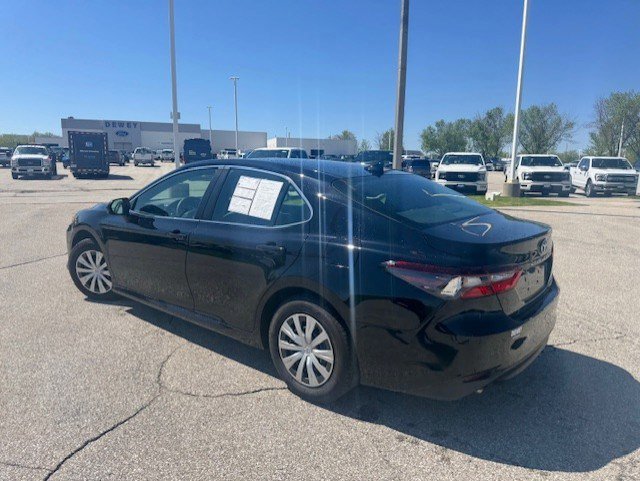 Used 2022 Toyota Camry LE FWD image 3
