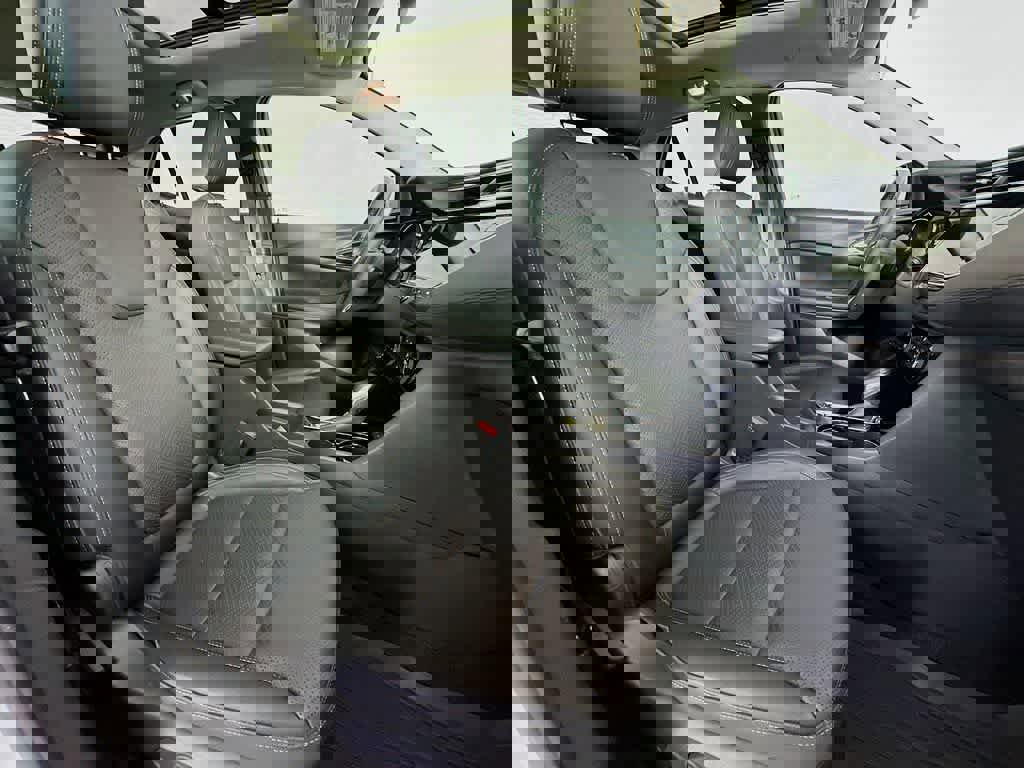 Used 2022 Buick Encore GX Essence w/ Experience Buick Package image 14