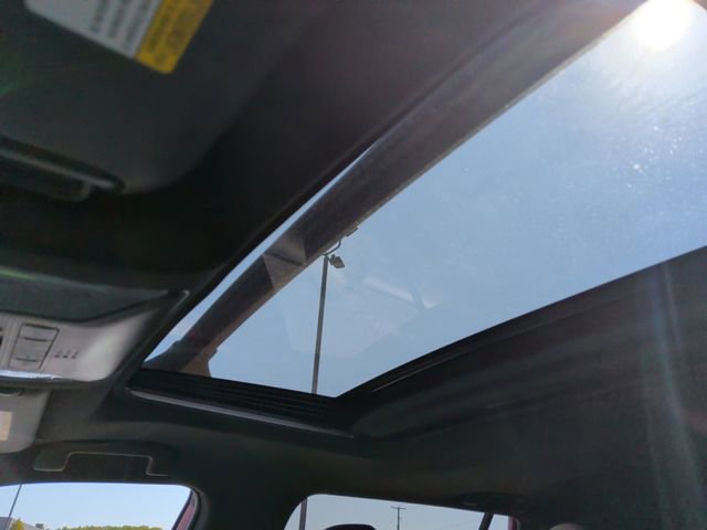 Used 2022 Toyota RAV4 SE w/ Weather & Moonroof Package AWD/4WD image 29