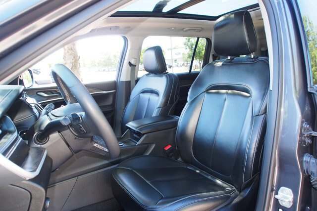 Used 2024 Jeep Grand Cherokee L Limited w/ Black Appearance Package AWD/4WD image 21