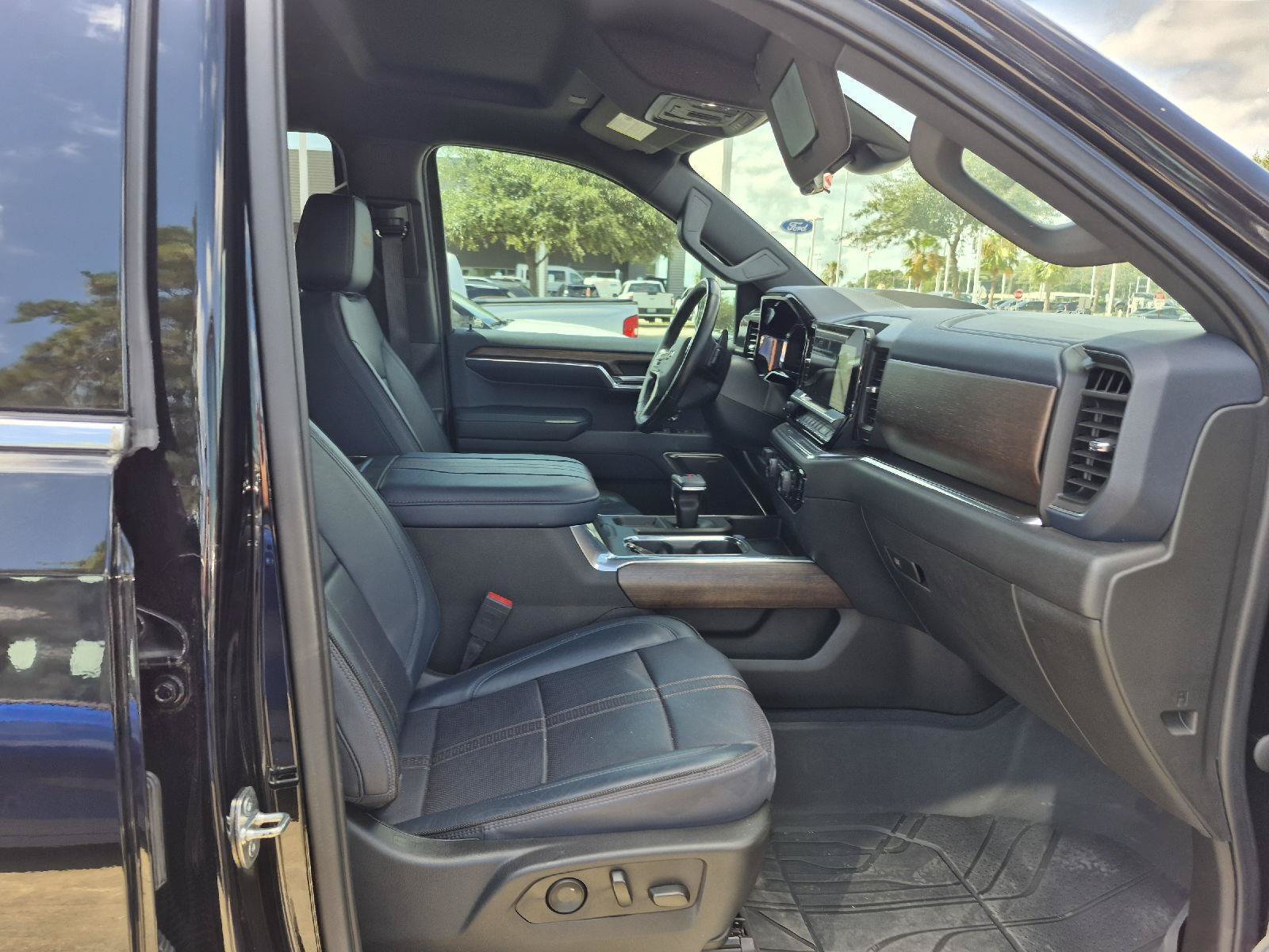 Used 2023 Chevrolet Silverado 1500 High Country w/ Technology Package AWD/4WD image 12