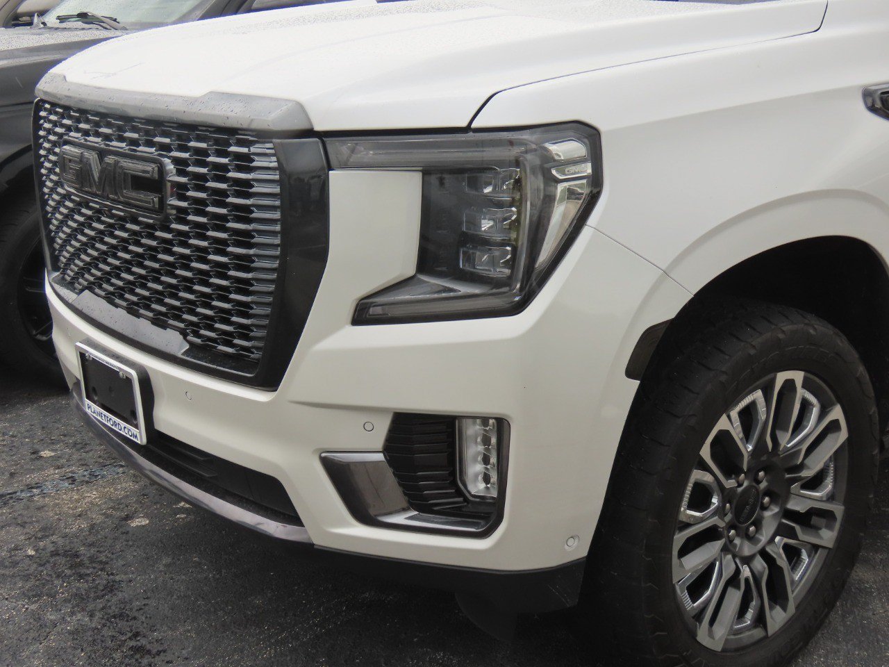 Used 2023 GMC Yukon XL Denali Ultimate w/ LPO, Floor Liner Package AWD/4WD image 3