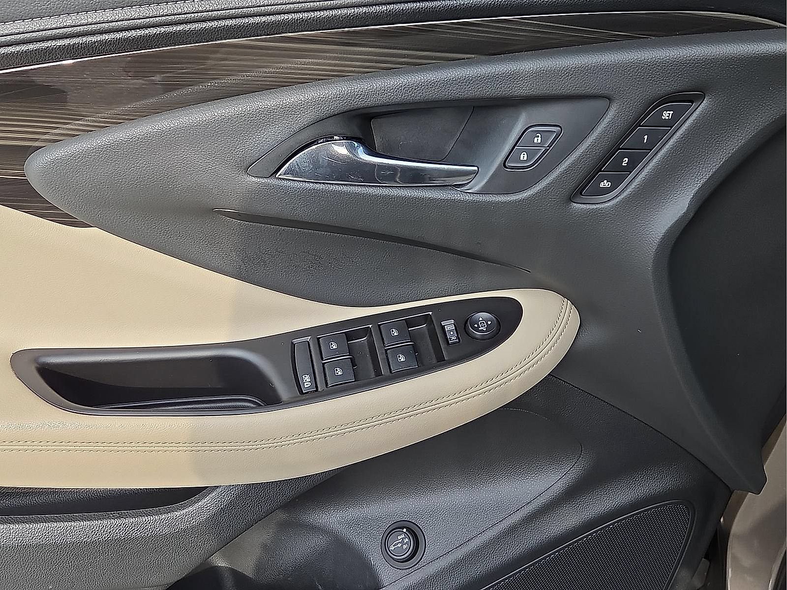 Used 2019 Buick Envision Essence FWD image 13
