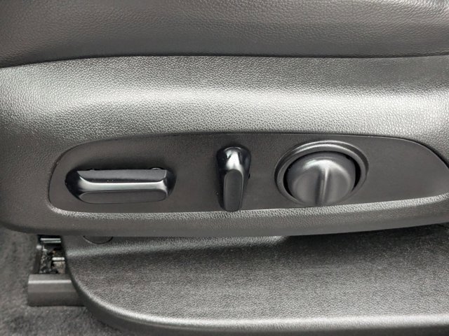 Used 2021 Chevrolet Traverse RS image 18