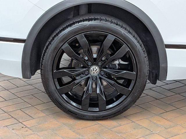 Used 2020 Volkswagen Tiguan SE R-Line AWD/4WD image 10