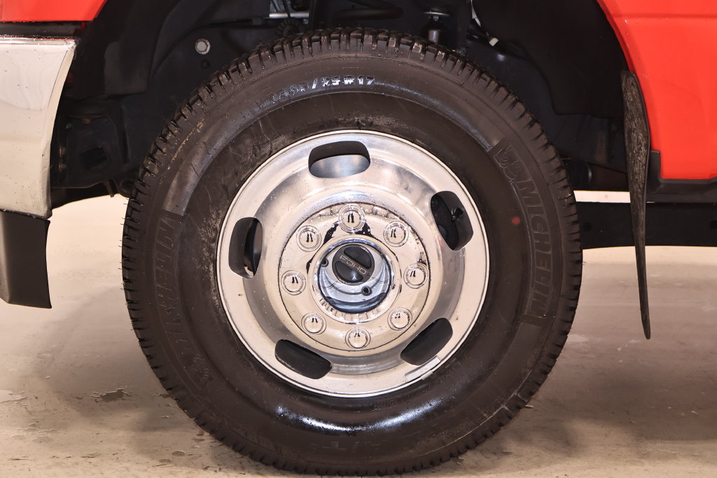 Certified 2019 Ford F350 XLT w/ XLT Premium Package AWD/4WD image 41
