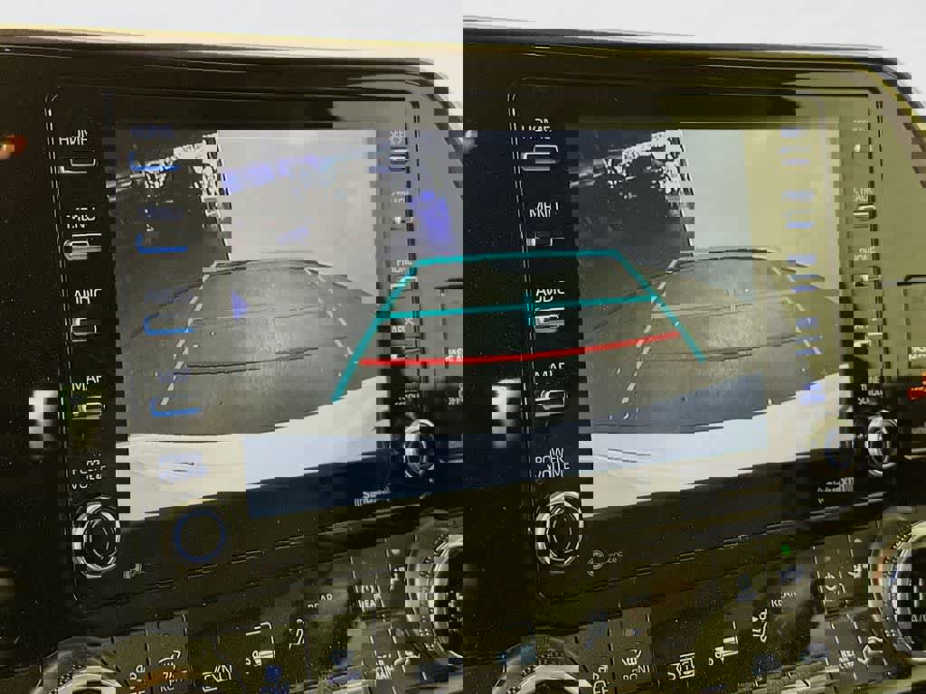 Used 2020 Toyota Highlander L image 27