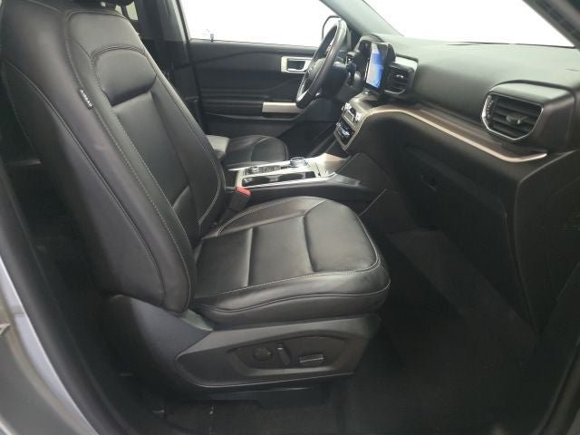 Certified 2023 Ford Explorer XLT w/ Equipment Group 202A AWD/4WD image 3