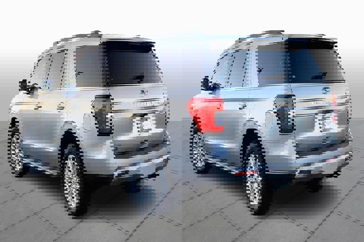 Certified 2024 Ford Expedition XLT image 4