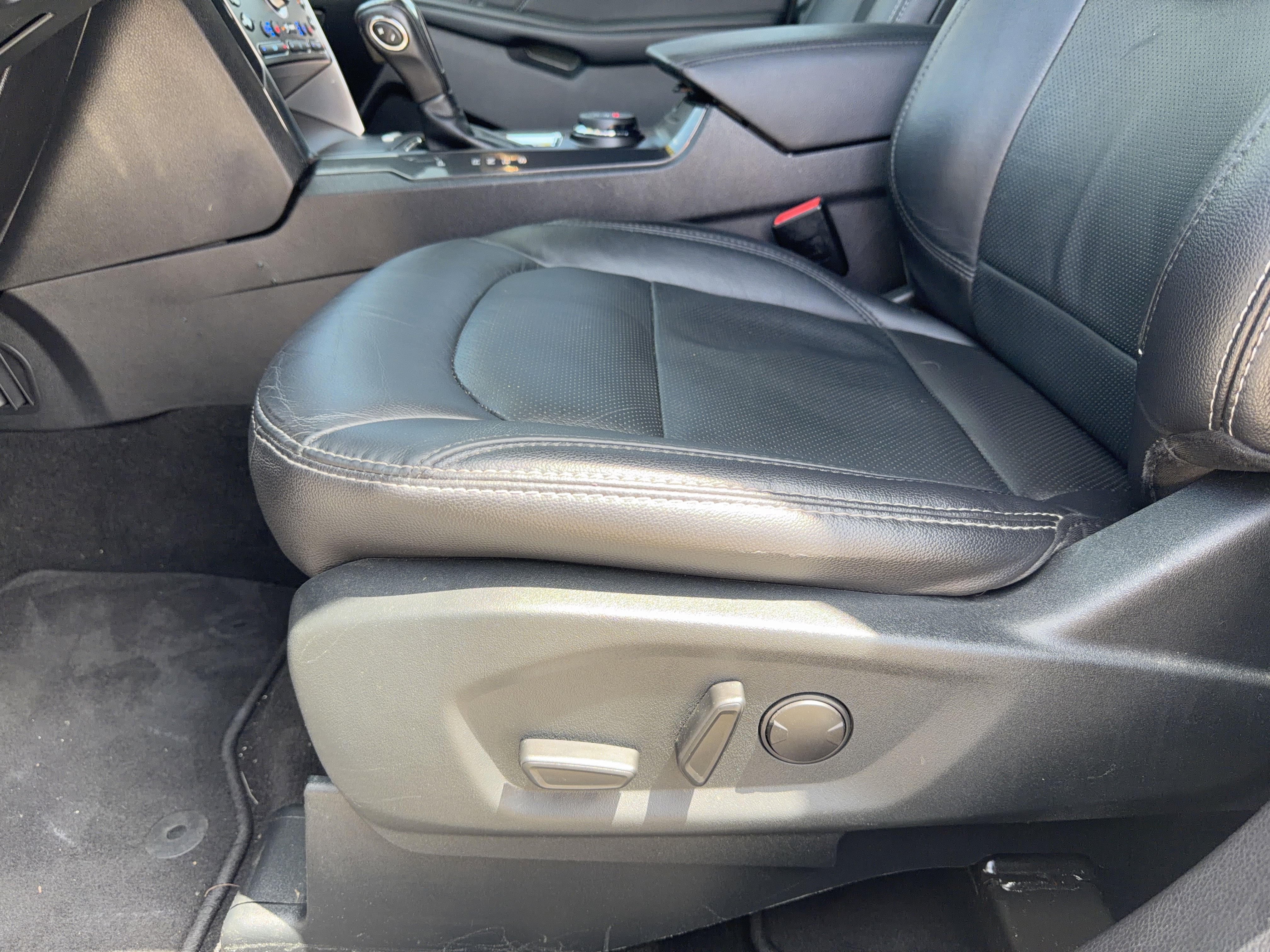 Certified 2019 Ford Explorer Limited w/ Ford Safe & Smart Package AWD/4WD image 31