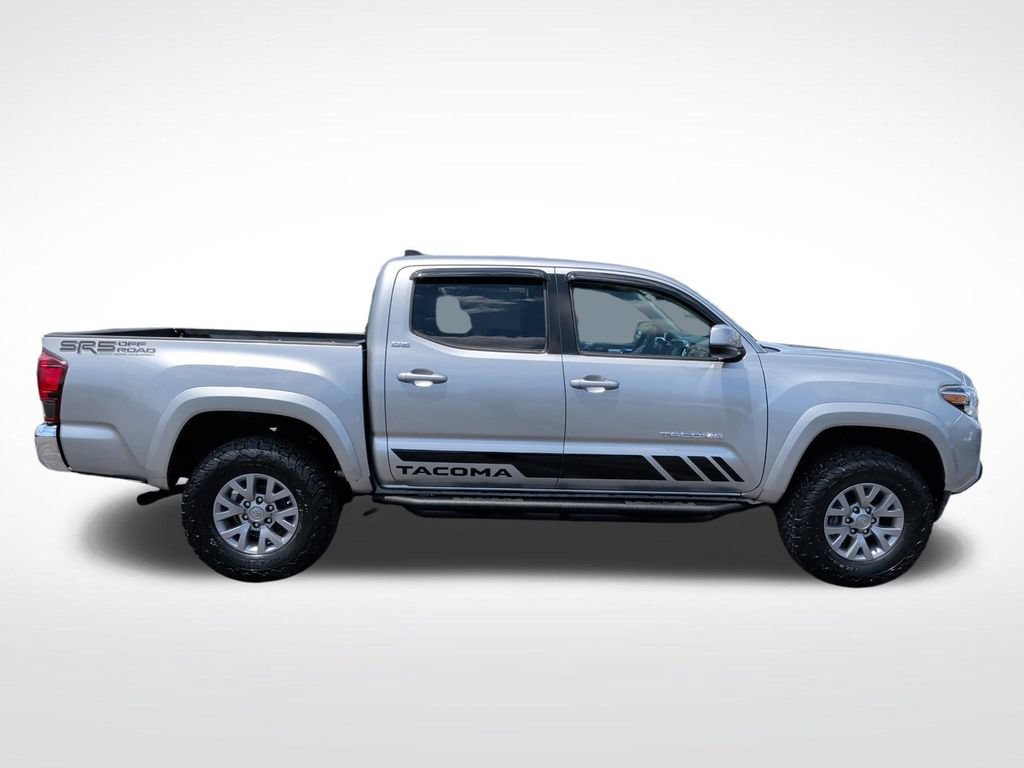 Used 2019 Toyota Tacoma SR5 AWD/4WD image 9