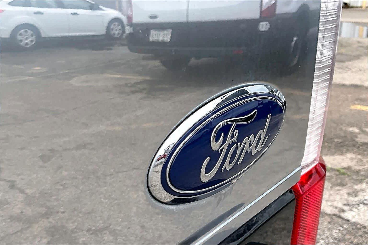 Certified 2019 Ford F350 Platinum w/ Platinum Ultimate Package AWD/4WD image 31