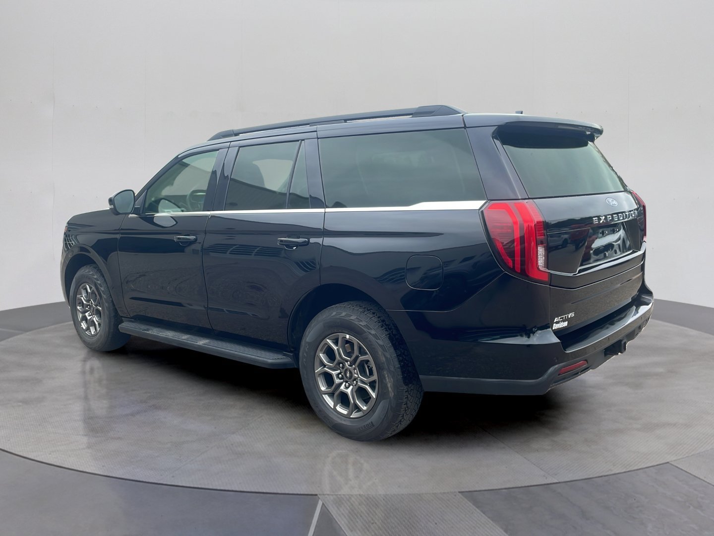 Certified 2026 Ford Expedition Active AWD/4WD image 3