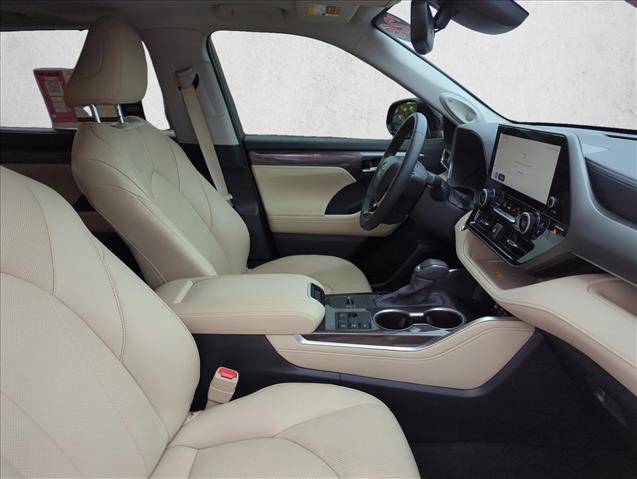 Used 2024 Toyota Highlander Limited image 26