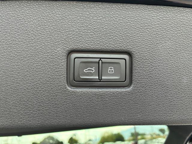 Used 2025 Audi Q8 Premium Plus AWD/4WD image 18