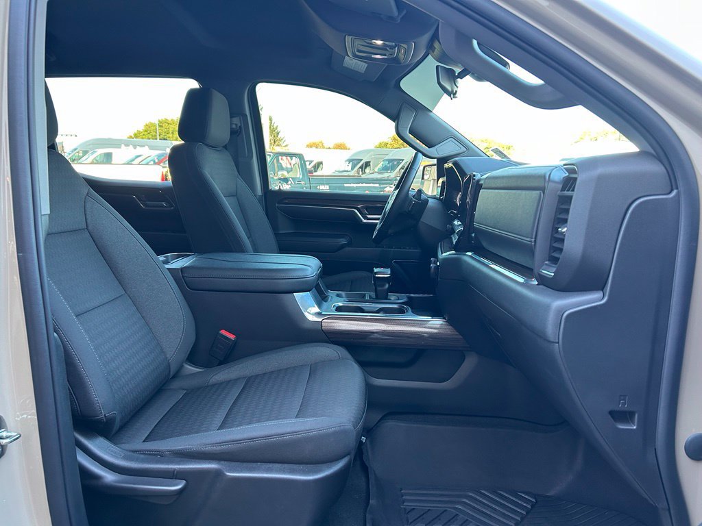 Used 2023 Chevrolet Silverado 1500 LT Trail Boss w/ LPO, Dark Essentials Package AWD/4WD image 30