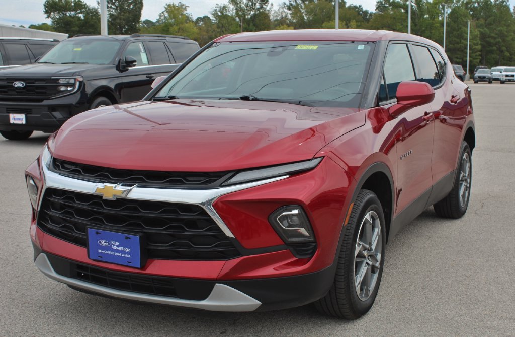 Used 2023 Chevrolet Blazer LT w/ Driver Confidence Package FWD image 4
