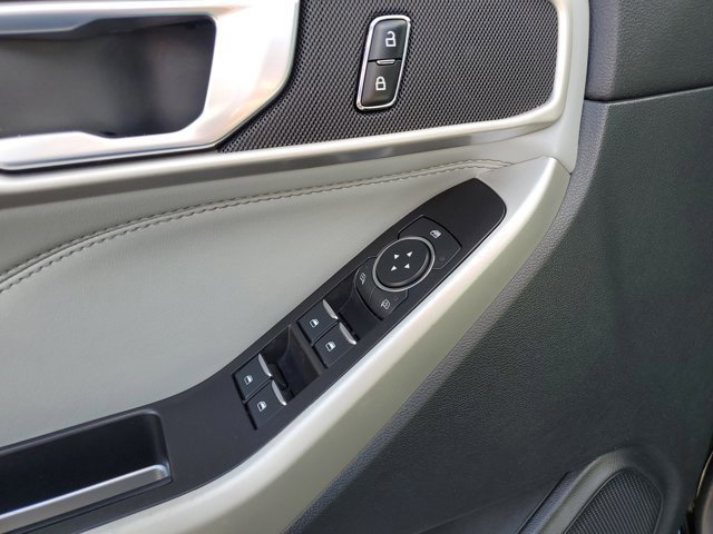 Certified 2021 Ford Explorer XLT w/ Equipment Group 202A image 19