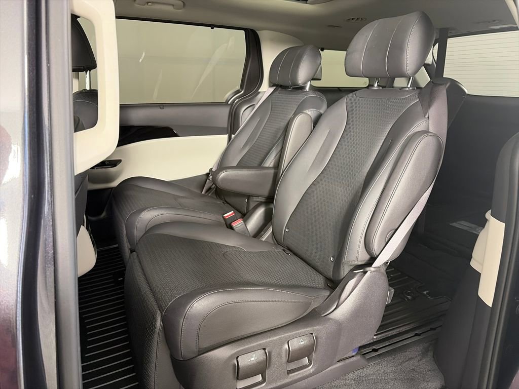 Used 2024 Kia Carnival SX Prestige image 12