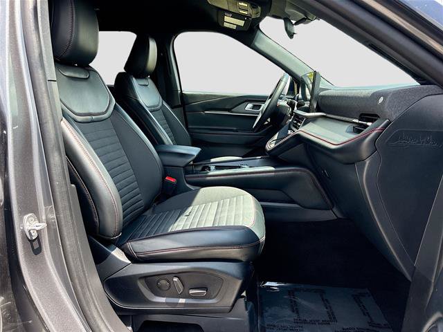 Certified 2025 Ford Explorer ST-Line w/ ST-Line Street Pack AWD/4WD image 32