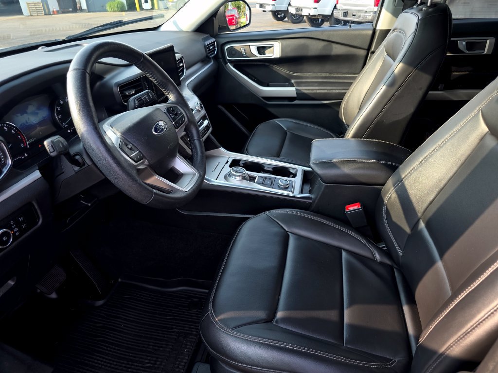 Certified 2023 Ford Explorer XLT w/ Equipment Group 202A AWD/4WD image 9
