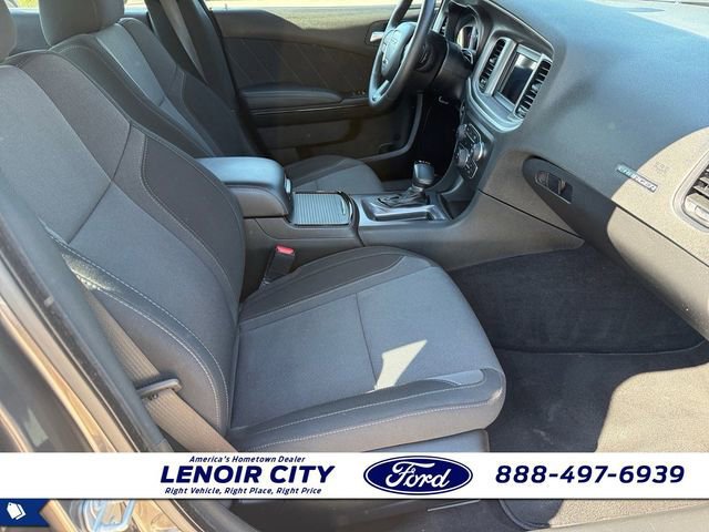 Used 2022 Dodge Charger SXT w/ Blacktop Package image 13