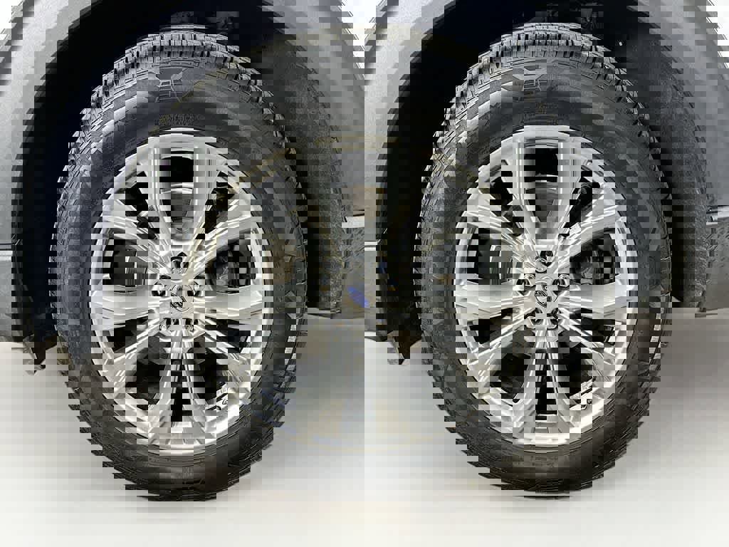 Certified 2020 Ford Explorer XLT w/ Equipment Group 202A image 11