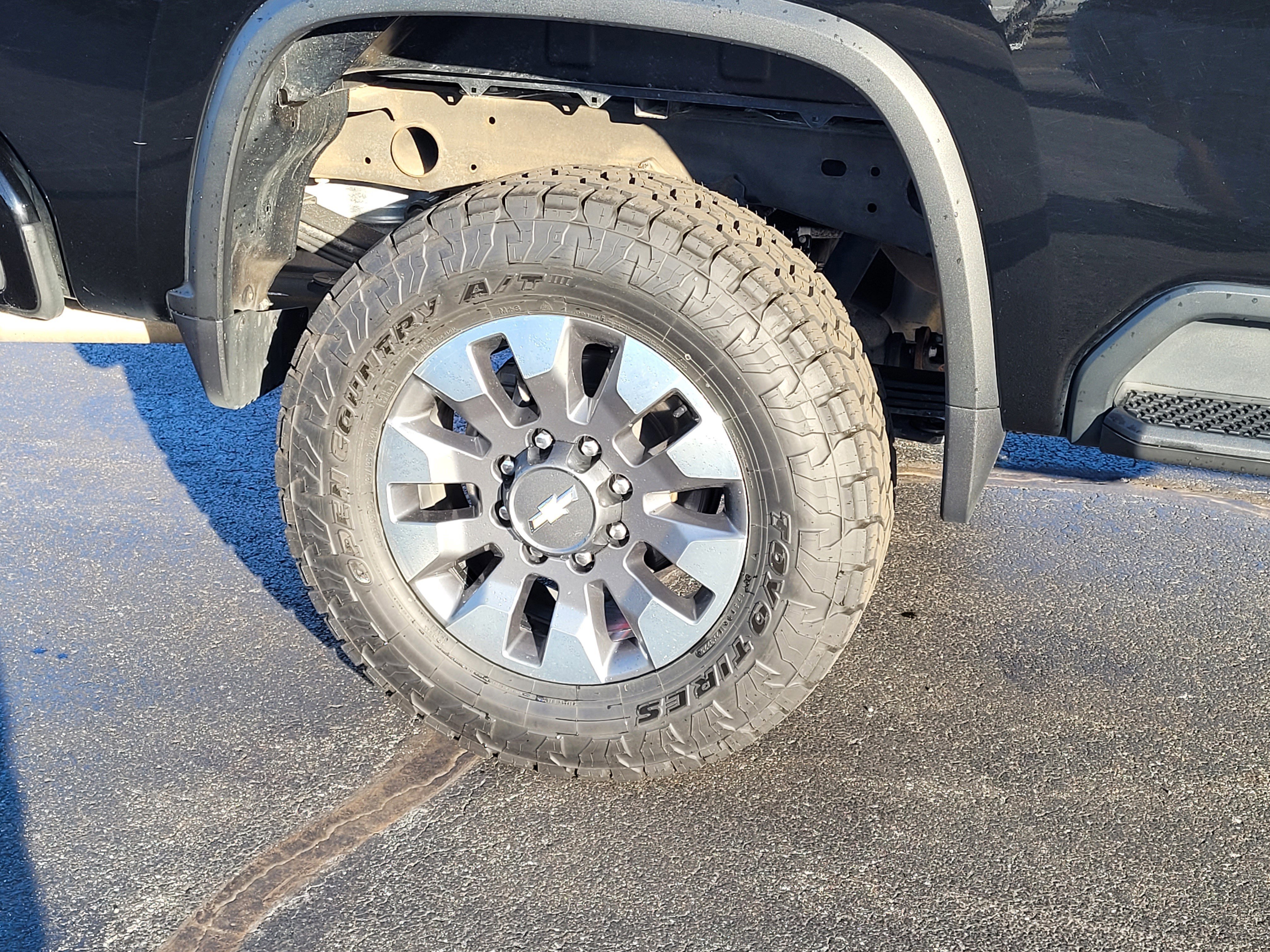 Used 2024 Chevrolet Silverado 2500 Custom w/ Custom Value Package image 10