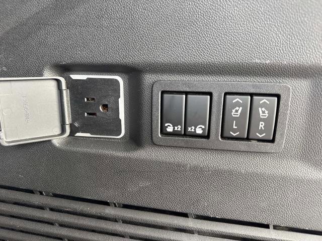 Used 2022 Chevrolet Tahoe RST w/ Luxury Package RWD image 14