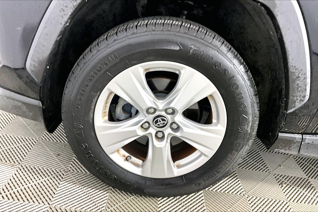 Used 2019 Toyota RAV4 XLE FWD image 7