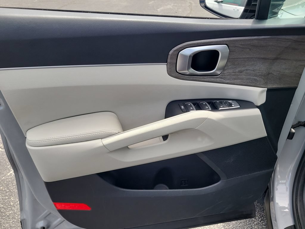 Used 2022 Kia Sorento EX w/ Panoramic Sunroof Package FWD image 15