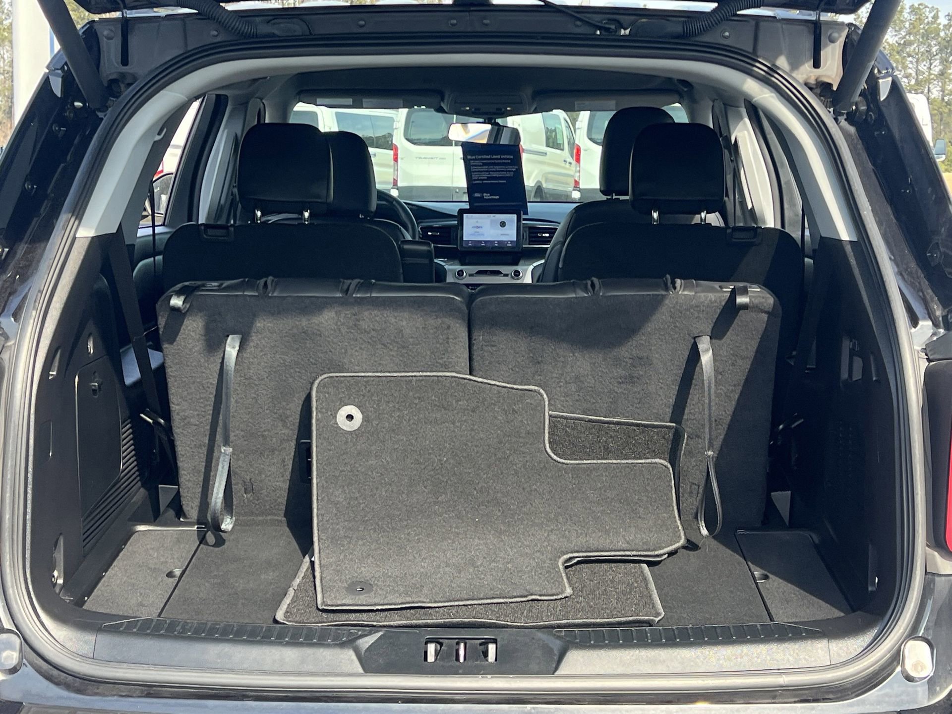 Certified 2022 Ford Explorer XLT w/ Equipment Group 202A image 27