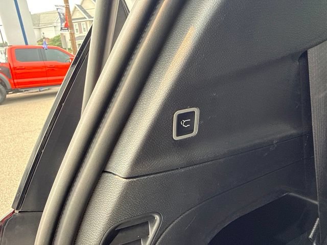 Used 2025 Chrysler Pacifica Select FWD image 46