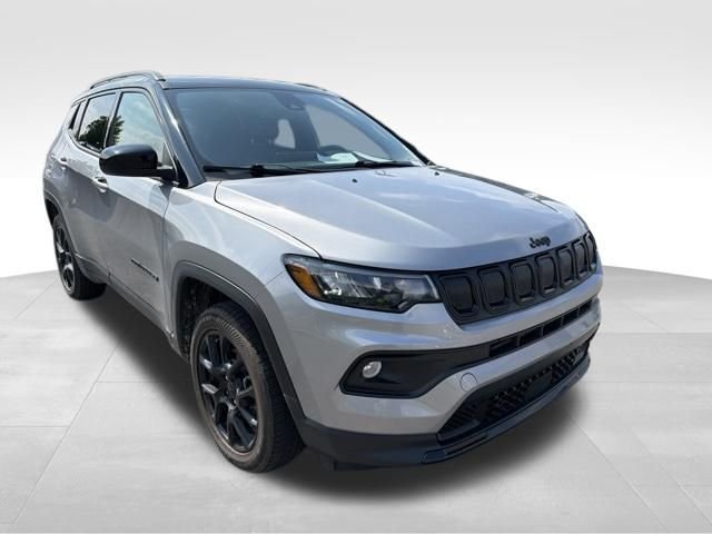 Used 2022 Jeep Compass Latitude w/ Convenience Group AWD/4WD image 2