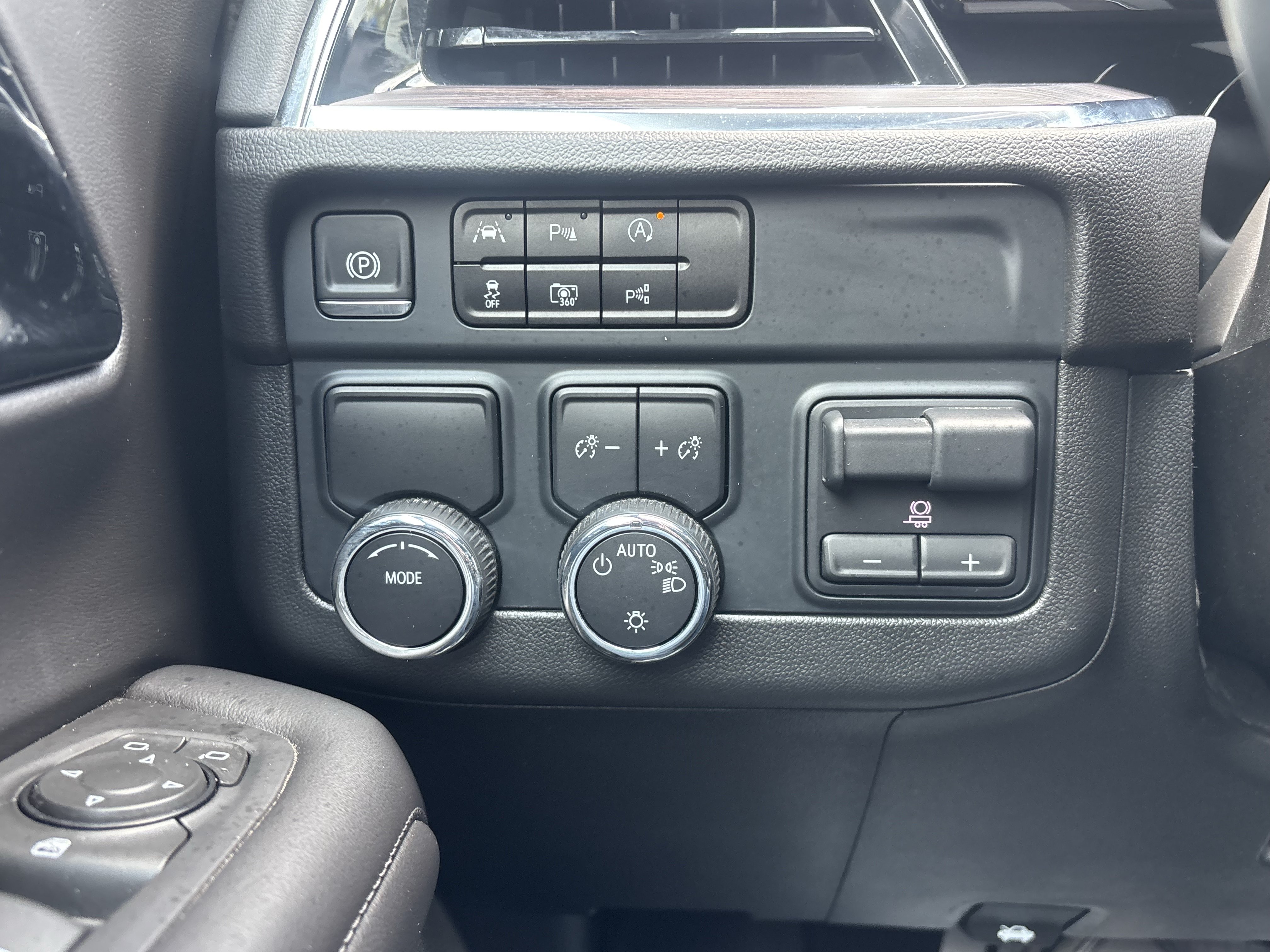 Used 2025 Chevrolet Tahoe LS RWD image 35