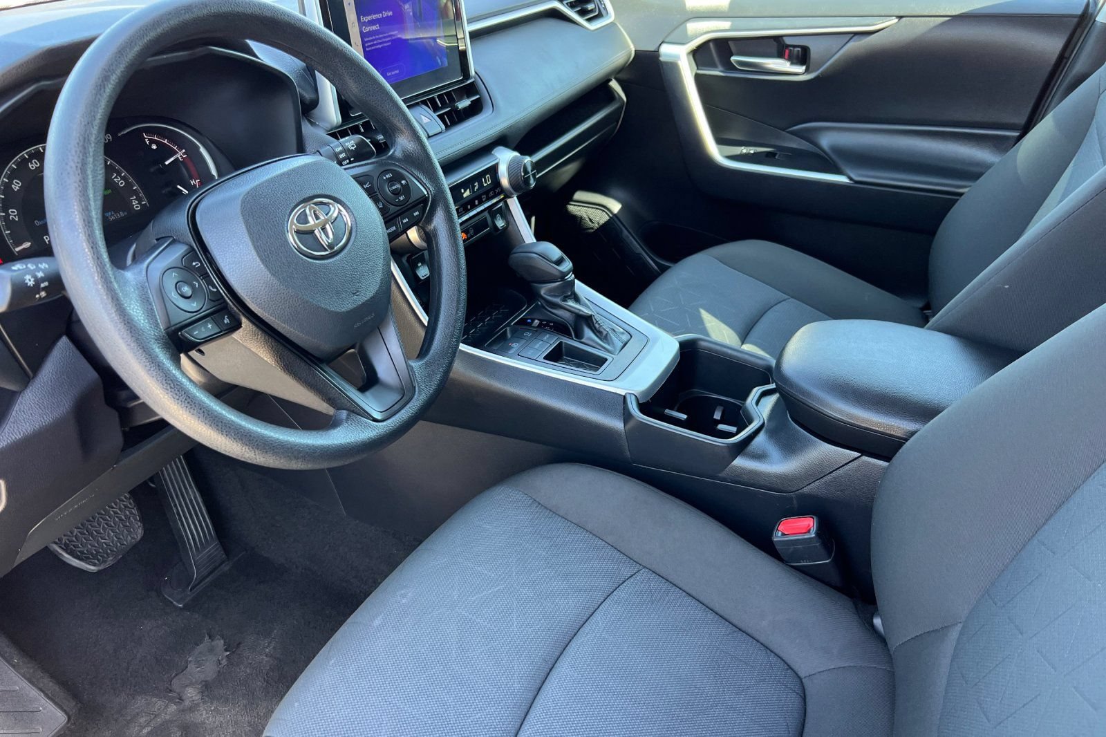 Used 2024 Toyota RAV4 XLE FWD image 12