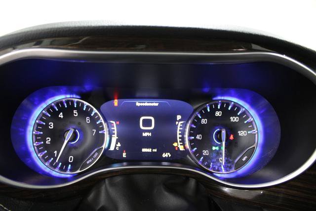 Used 2023 Chrysler Pacifica Limited FWD image 39