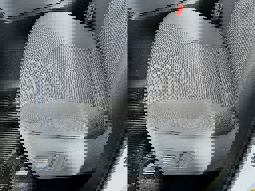 Used 2020 Toyota Highlander L image 29