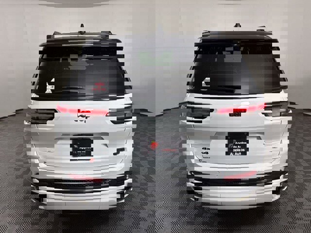 Used 2023 Jeep Grand Cherokee L Summit w/ Advanced Protech Group IV image 3