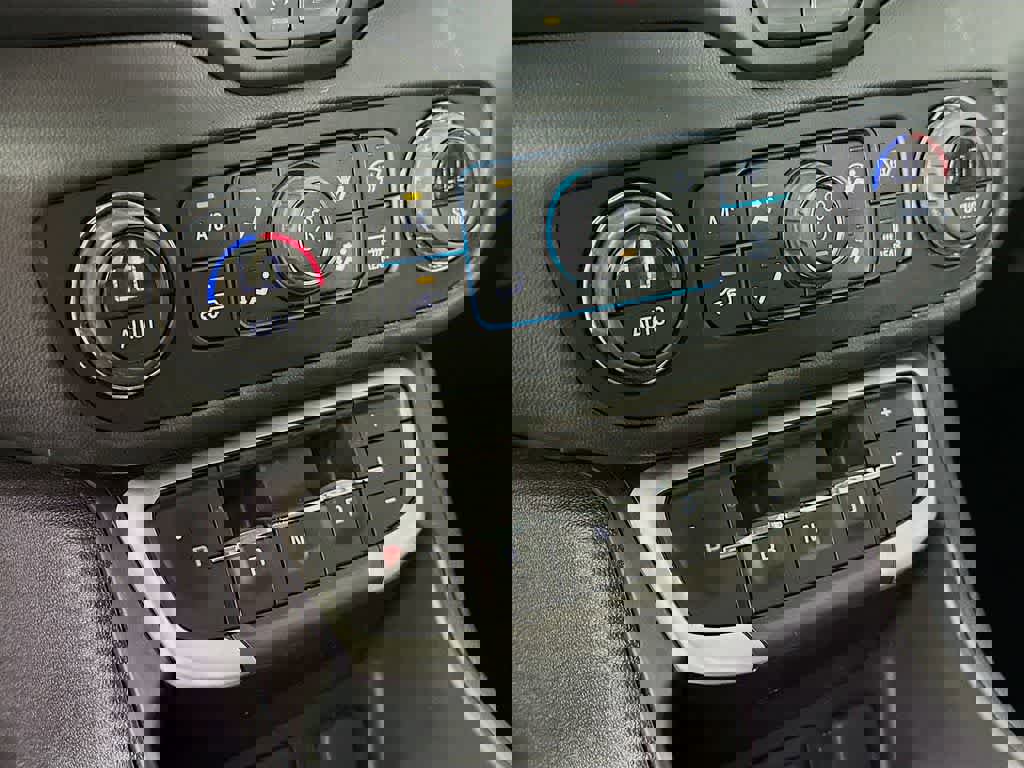 Used 2023 GMC Terrain SLT image 18