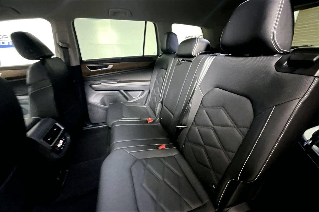 Used 2025 Volkswagen Atlas SE FWD image 21