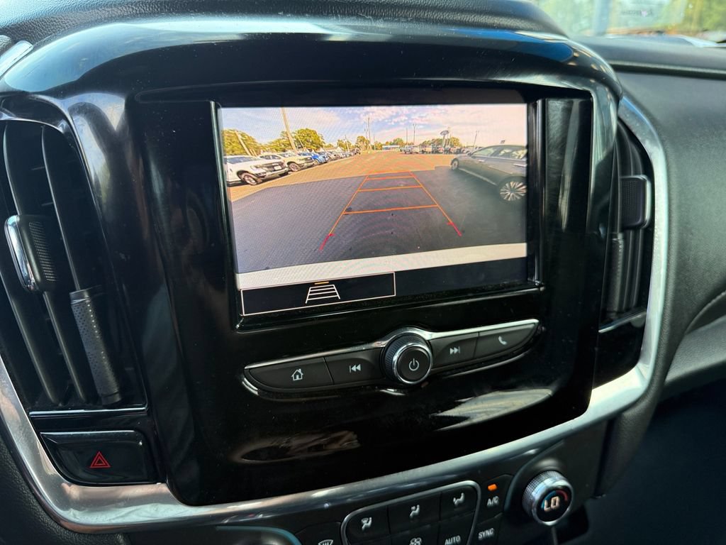 Used 2023 Chevrolet Traverse LT FWD image 19