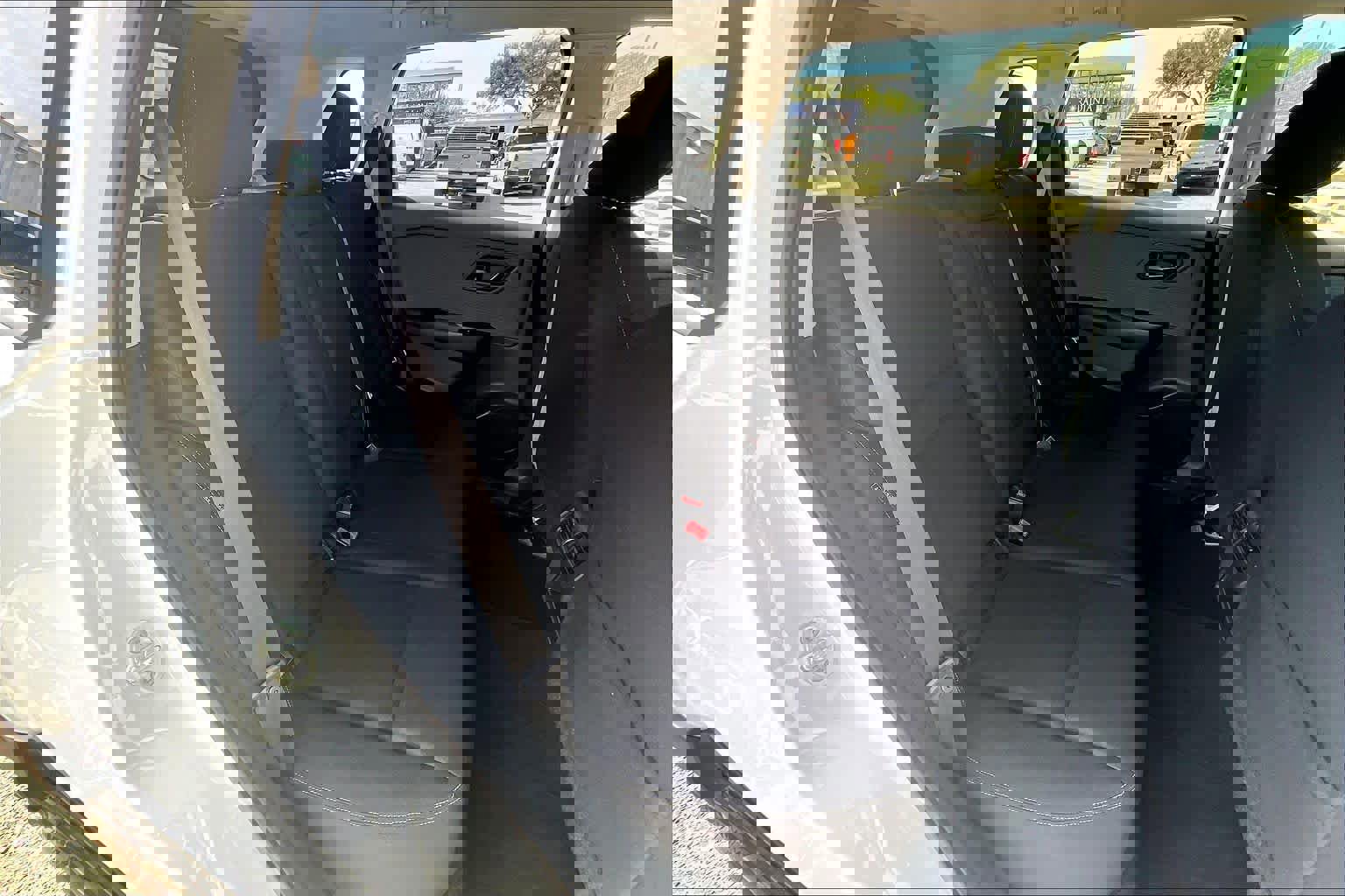 Used 2023 Nissan Rogue S image 22