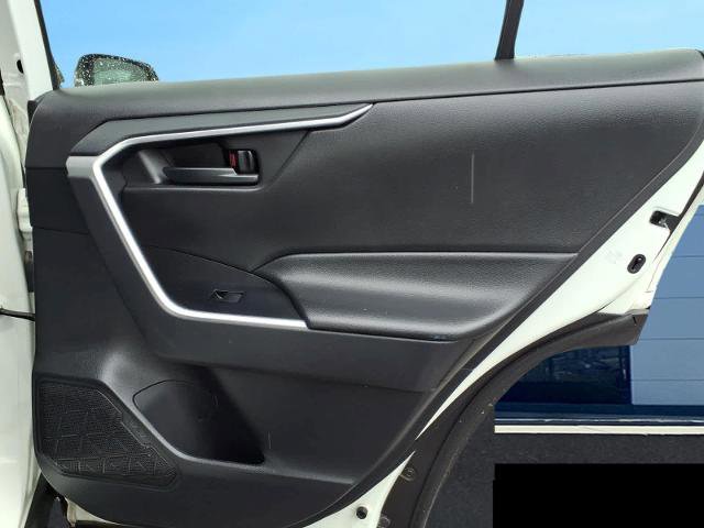 Used 2021 Toyota RAV4 LE AWD/4WD image 13