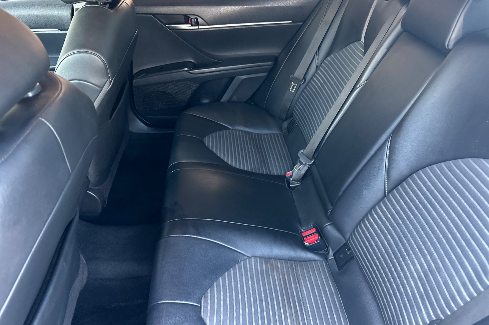 Used 2022 Toyota Camry SE w/ Carpet Mat Package (TMS) FWD image 11