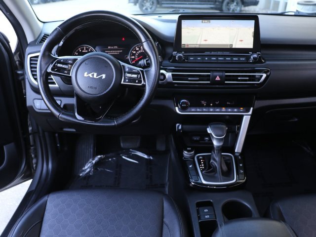Used 2022 Kia Seltos SX w/ Sunroof Package AWD/4WD image 19