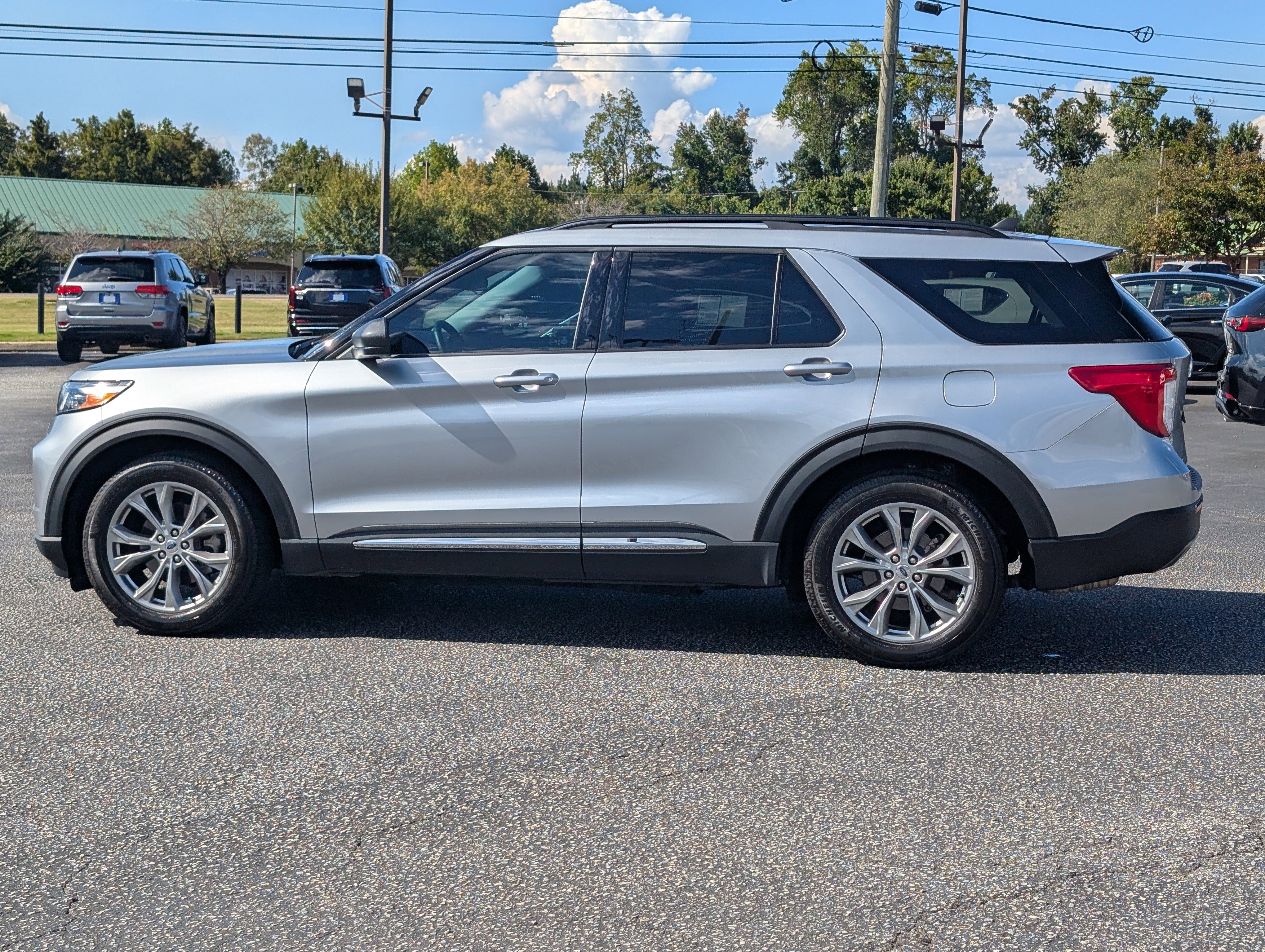 Certified 2023 Ford Explorer XLT w/ Equipment Group 202A image 14