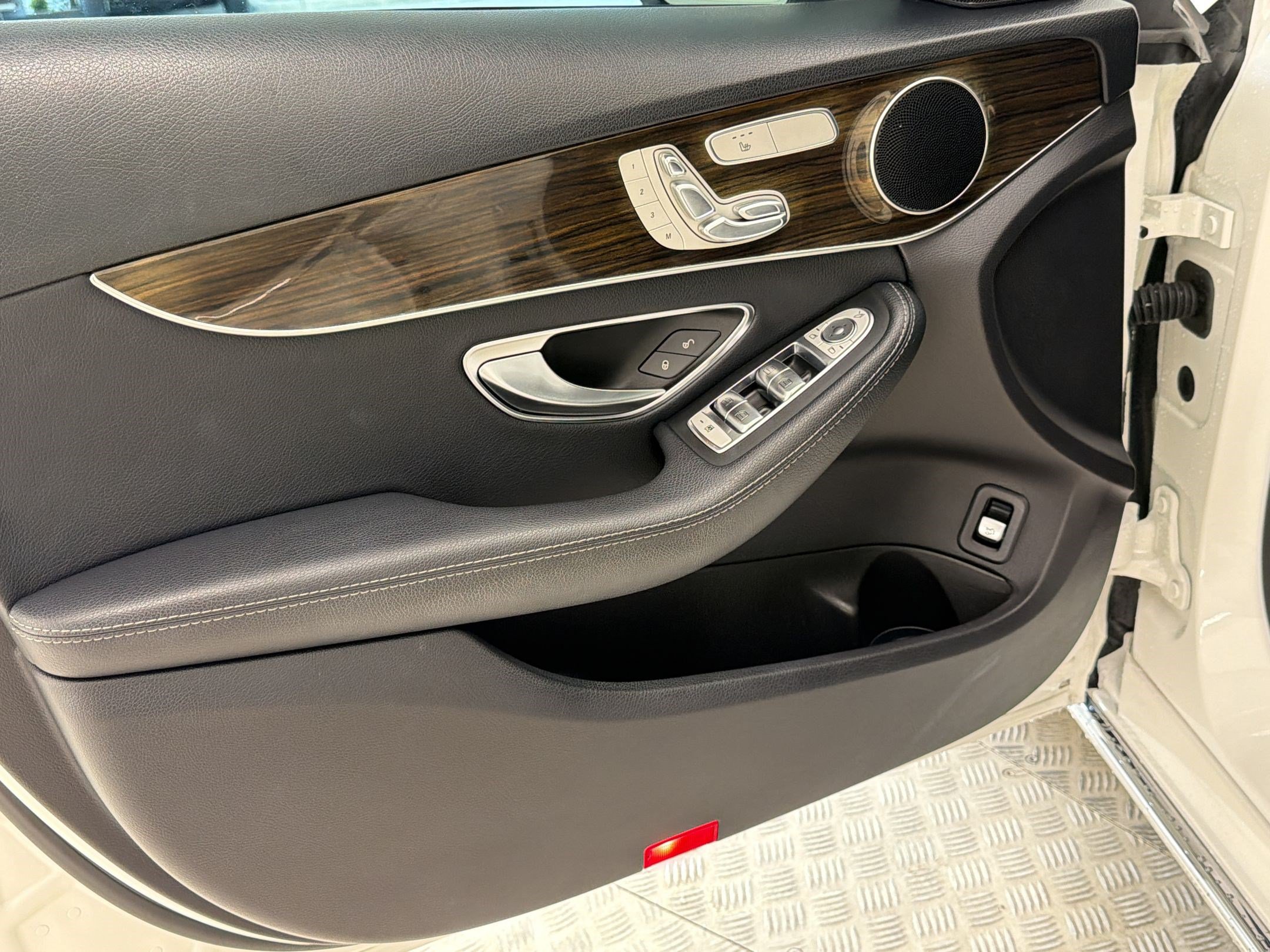 Used 2020 Mercedes-Benz C 300 Sedan image 13